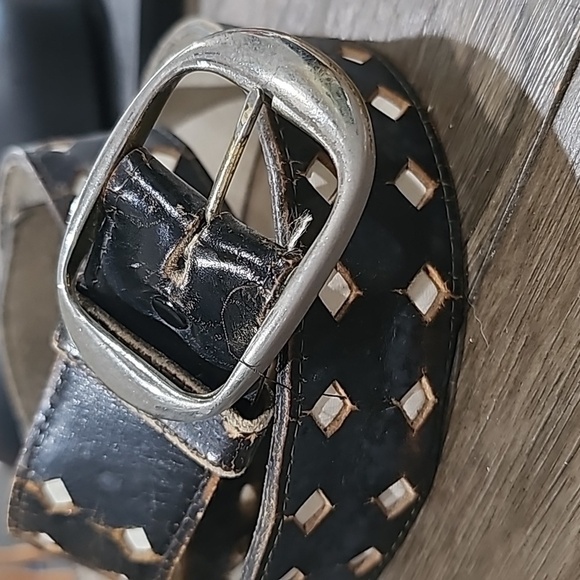 Source Unknown Other - Vintage worn black and white leather belt